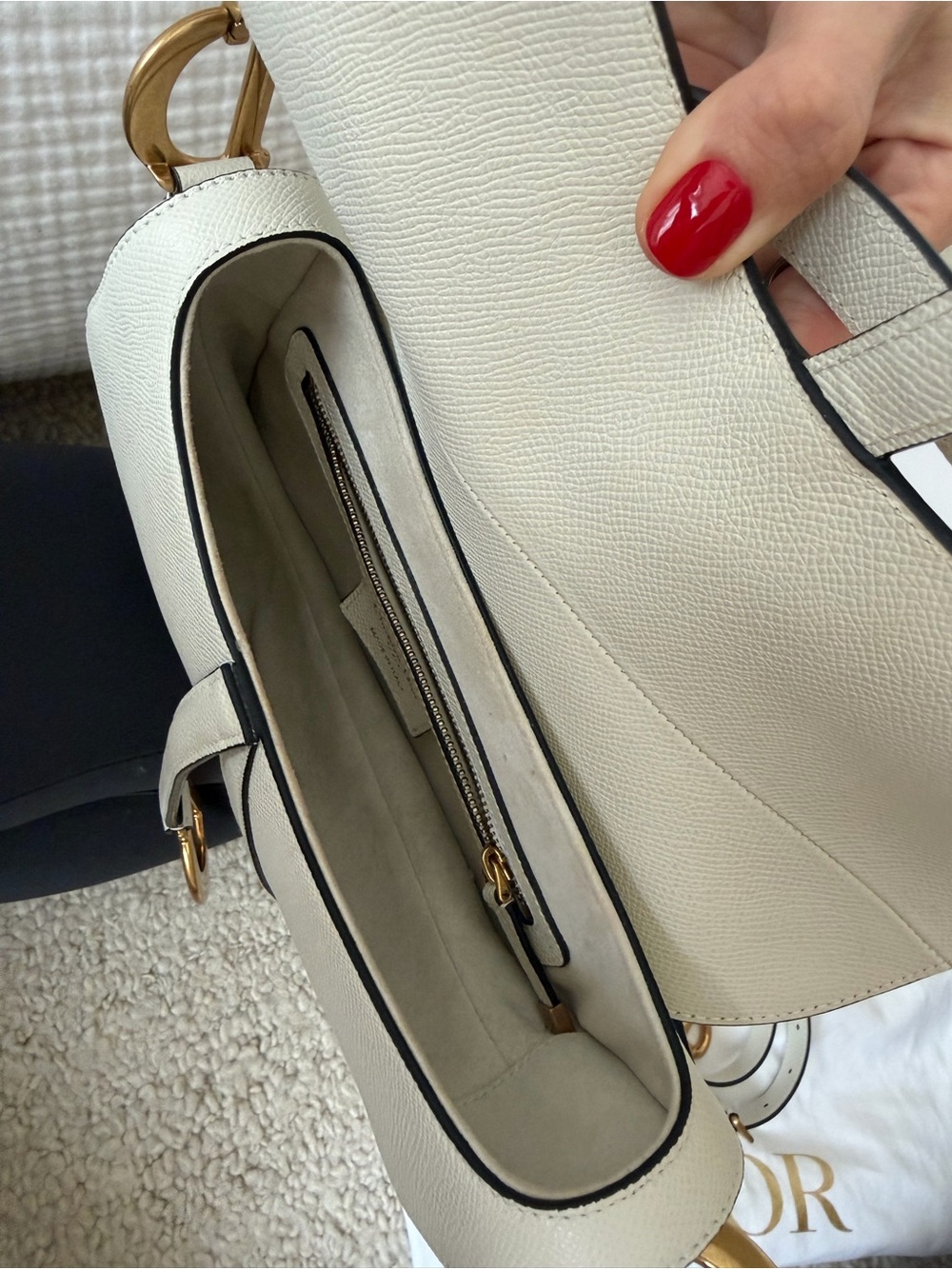 LIKE NEW Dior Cream Saddle Shoulder Bag with Gold Hardware - Picture 5 of 7